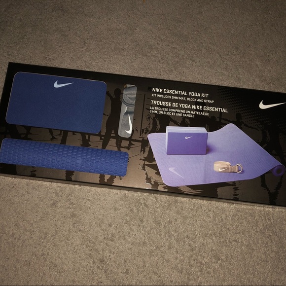 Nike essential yoga kit 